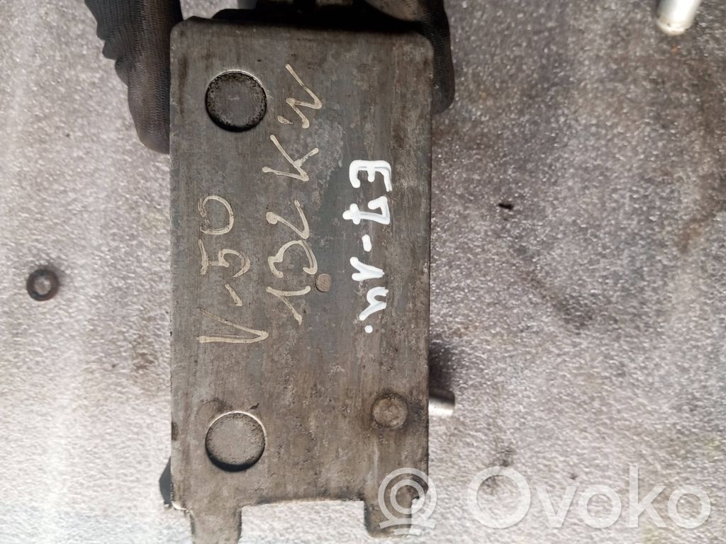 Volvo V50 Oil filter mounting bracket 