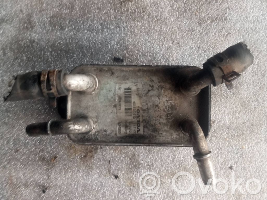 Volvo V70 Oil filter mounting bracket 