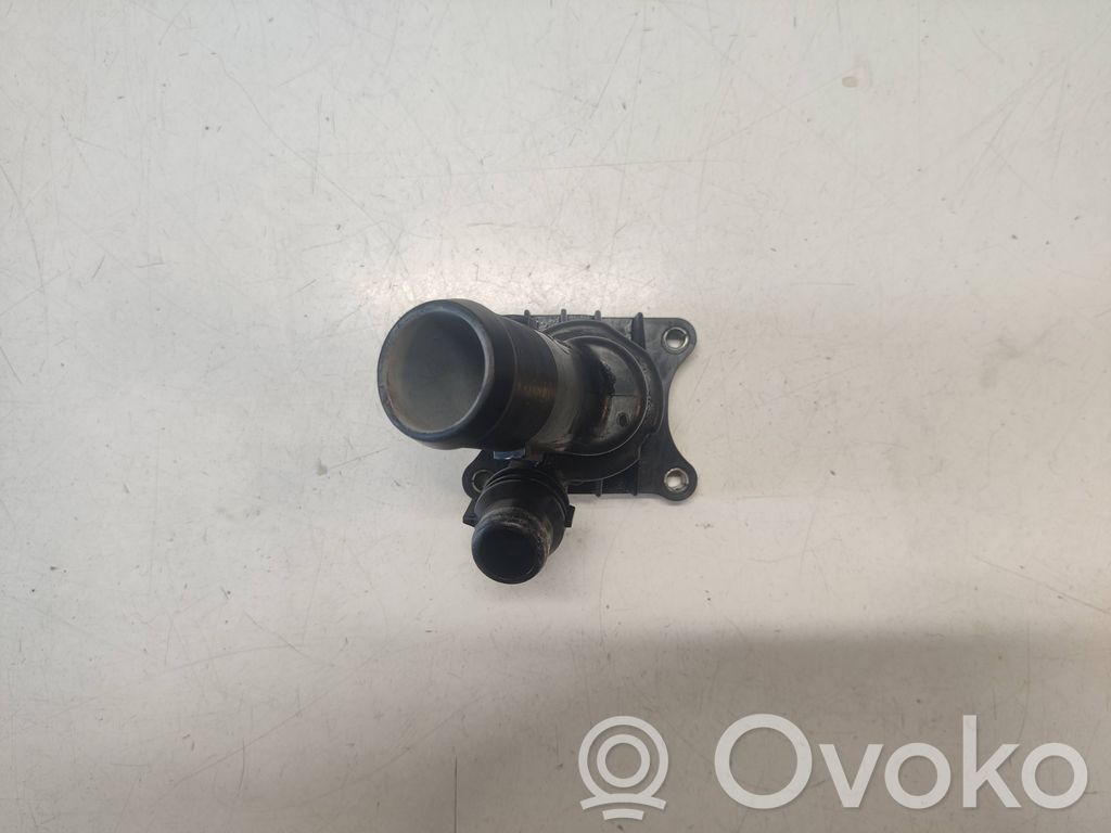 Volvo XC60 Carcasa del termostato 
