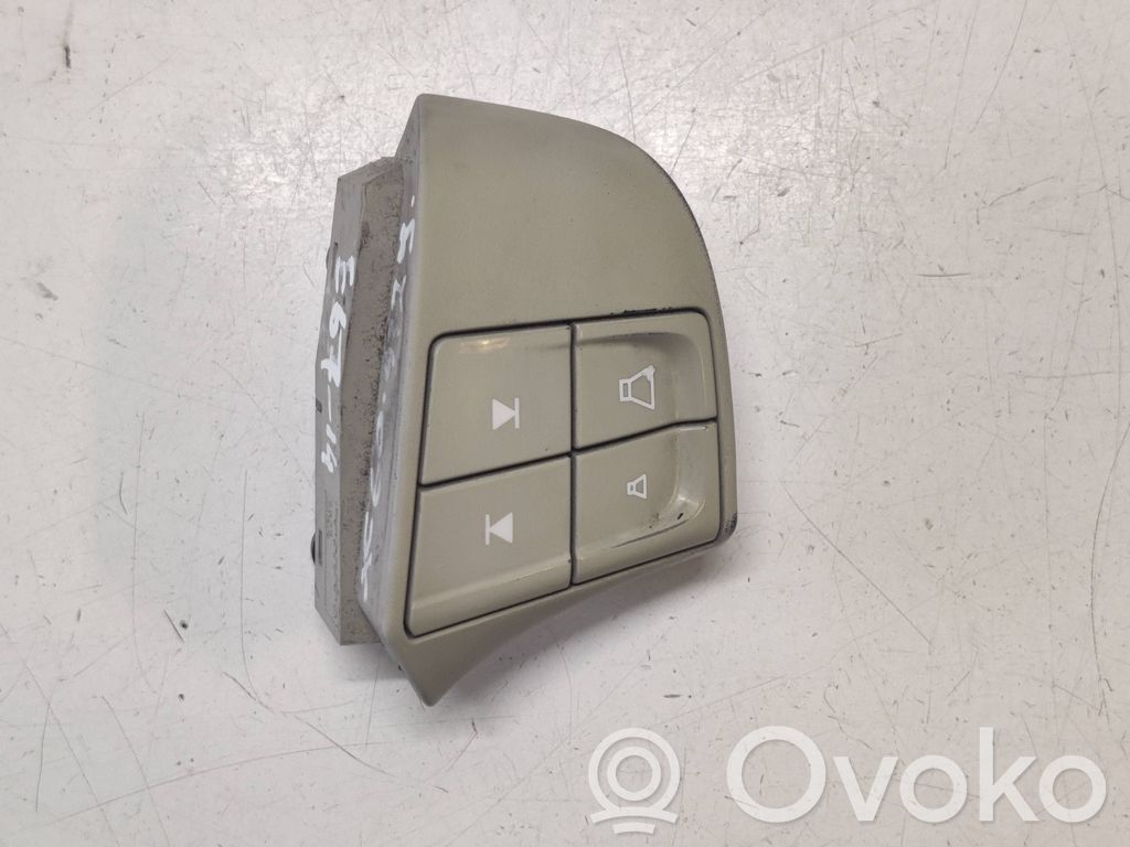 Volvo XC60 Steering wheel buttons/switches 