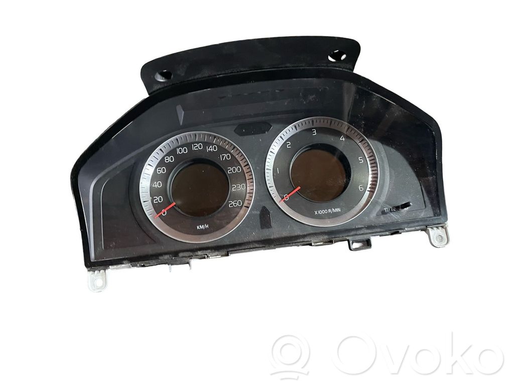 Volvo XC70 Speedometer (instrument cluster) 