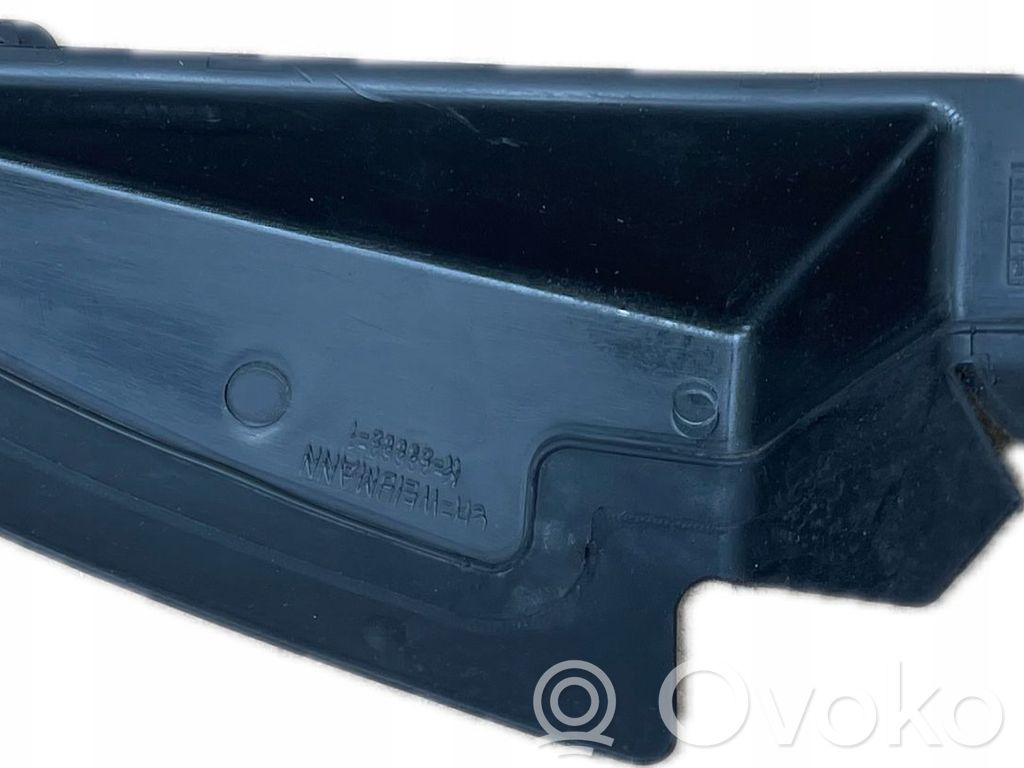 Audi A3 S3 8L Jäähdyttimen kehyksen suojapaneeli 