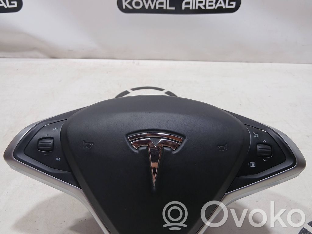 Tesla Model S Vairo oro pagalvė 