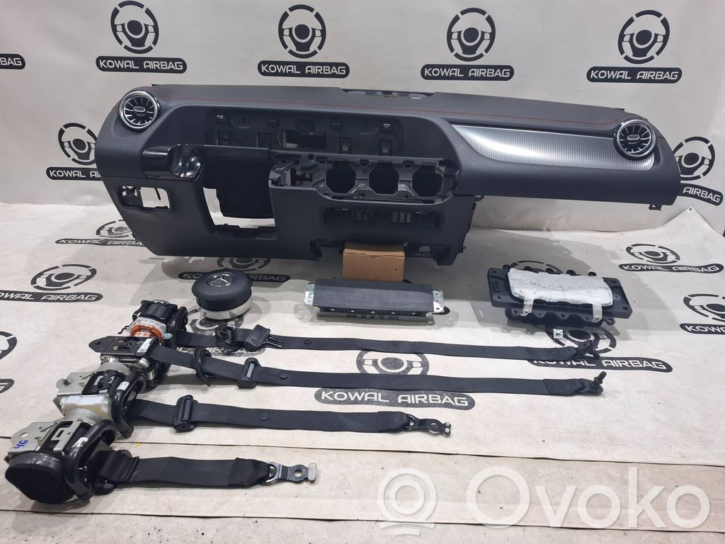 Mercedes-Benz GLA H247 Panel de instrumentos 