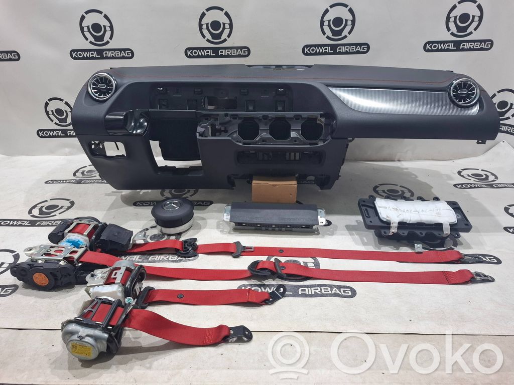 Mercedes-Benz GLA H247 Panel de instrumentos 