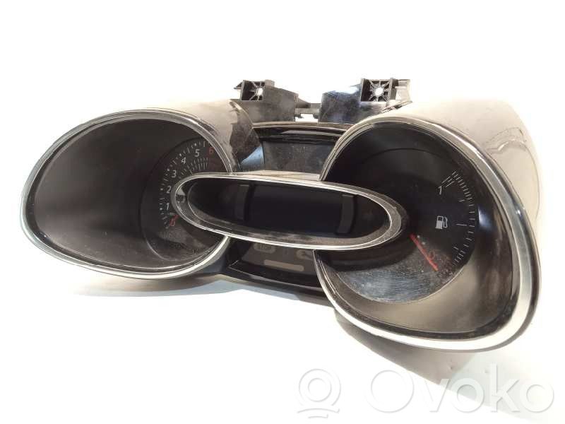 Renault Clio IV Speedometer (instrument cluster) 