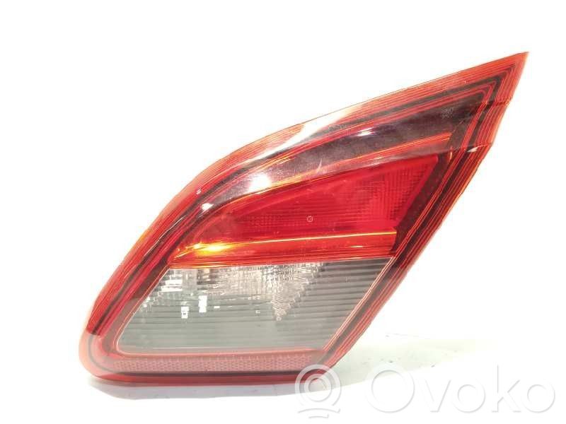 Opel Corsa E Aizmugurējais lukturis pārsegā 
