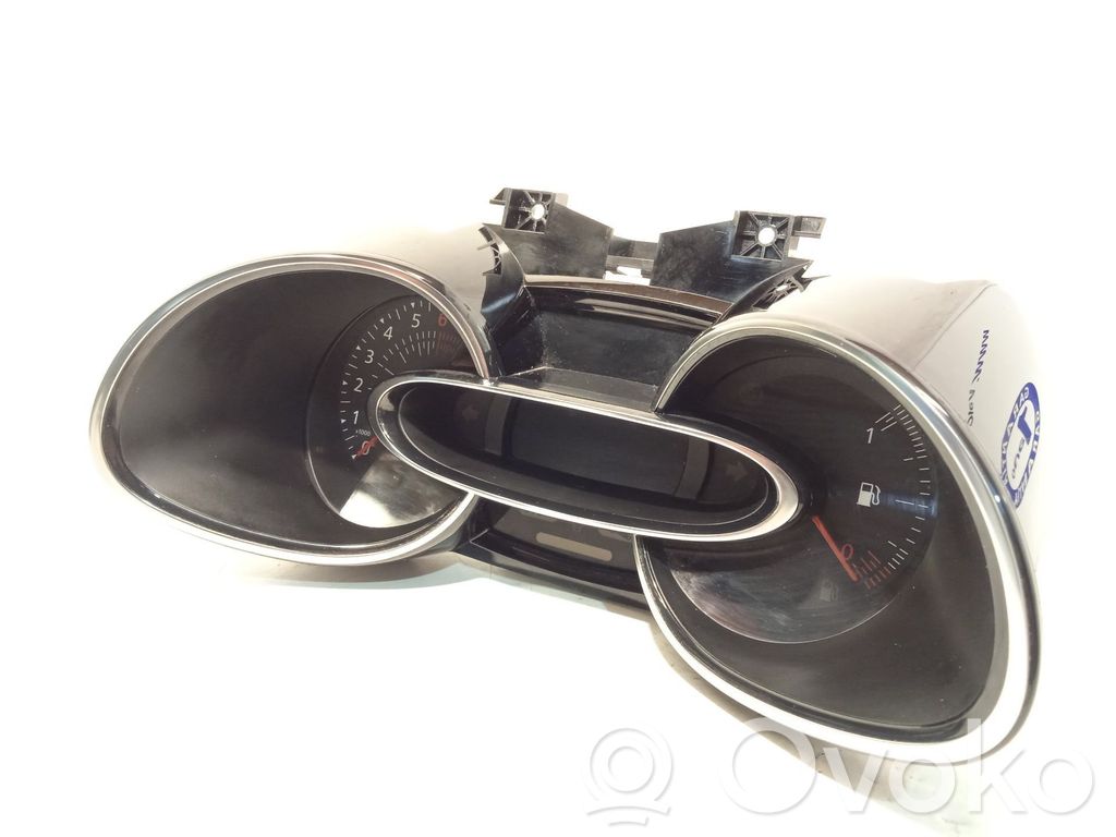 Renault Clio IV Speedometer (instrument cluster) 