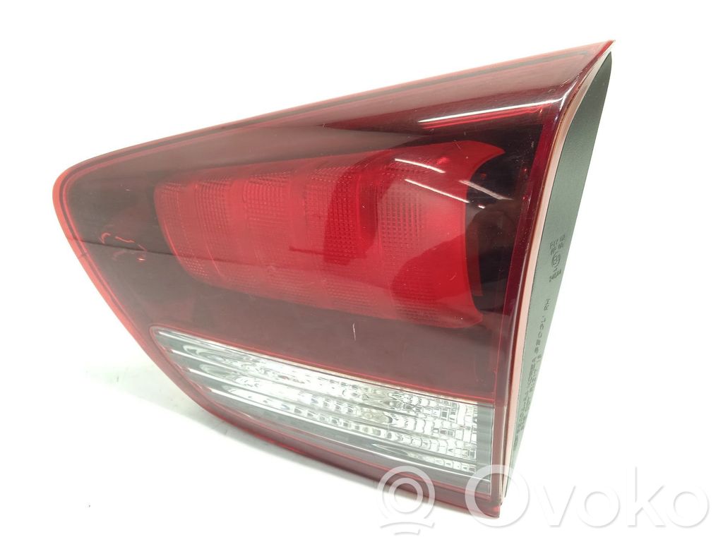 KIA Carens III Luci posteriori del portellone del bagagliaio