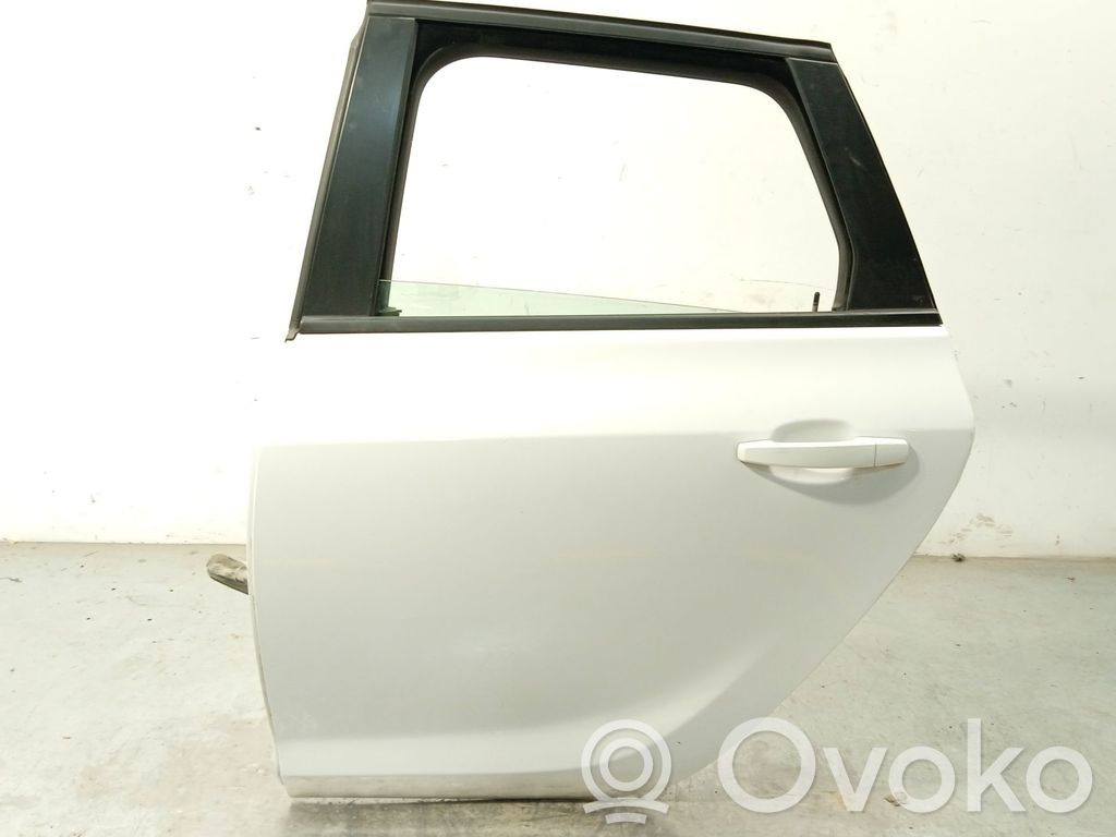 Opel Astra J Puerta trasera 