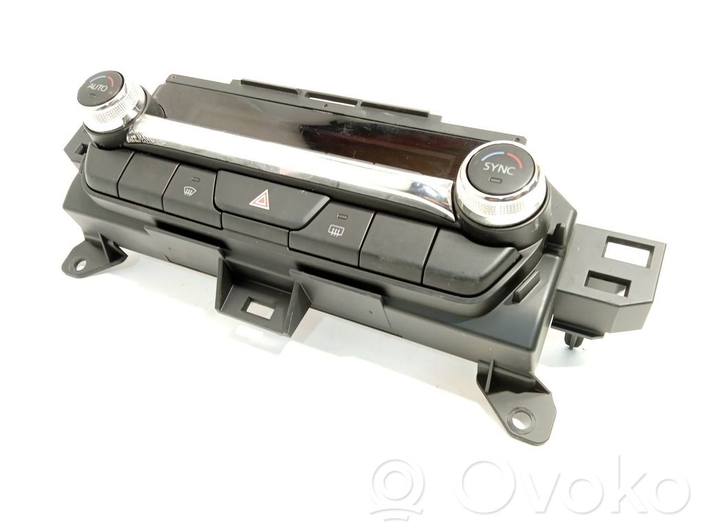 Mazda CX-30 Climate control unit 