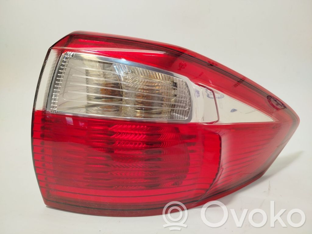 Ford C-MAX II Rear/tail lights 