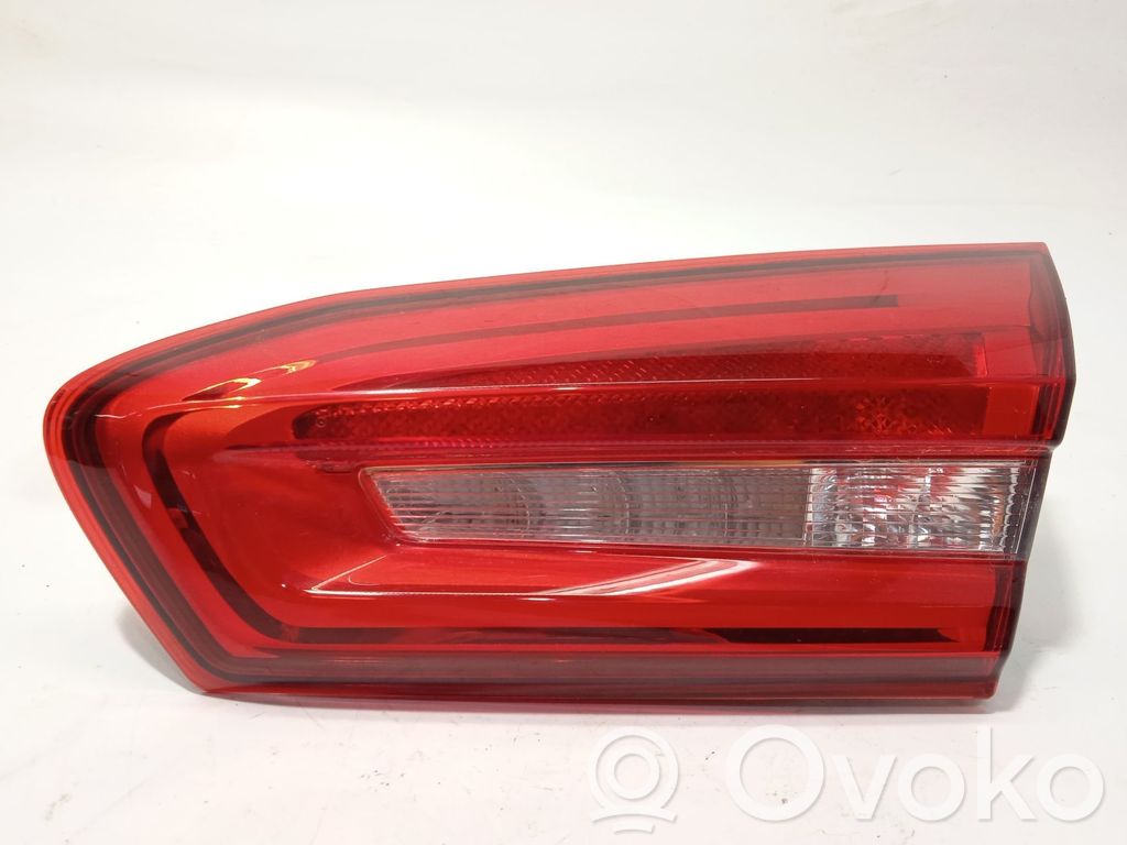Ford Focus Galinis žibintas dangtyje 