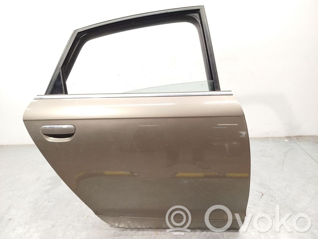 Puerta trasera   4F0833052G