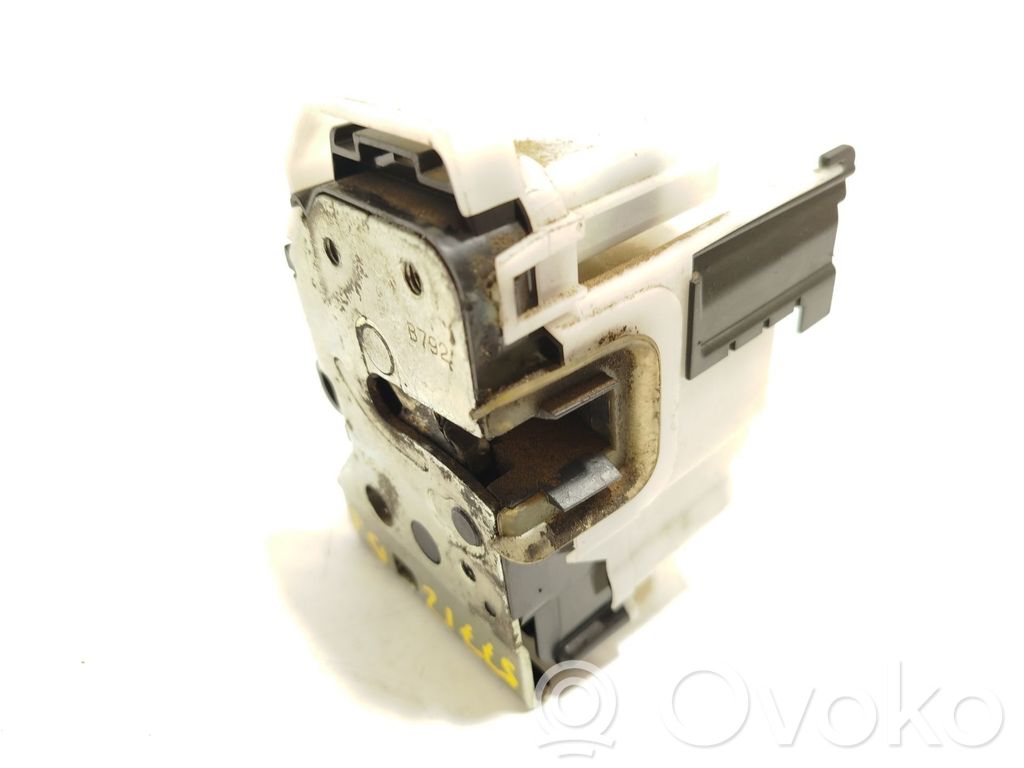 Opel Combo D Front door lock 