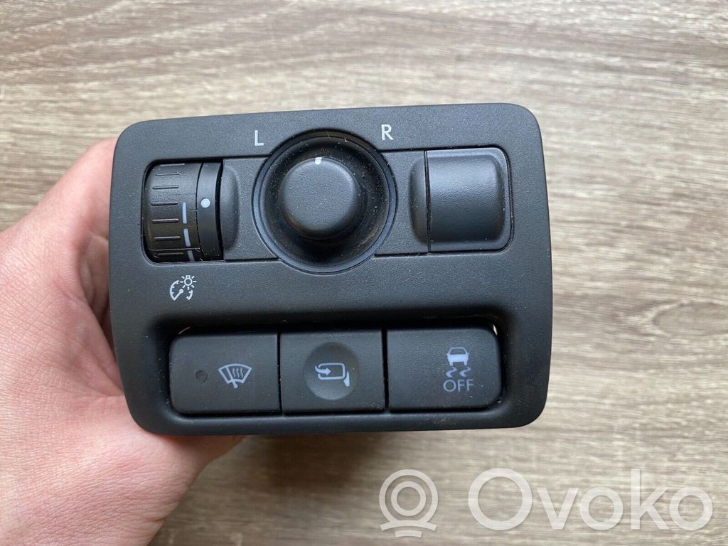 Subaru Legacy Wing mirror switch 