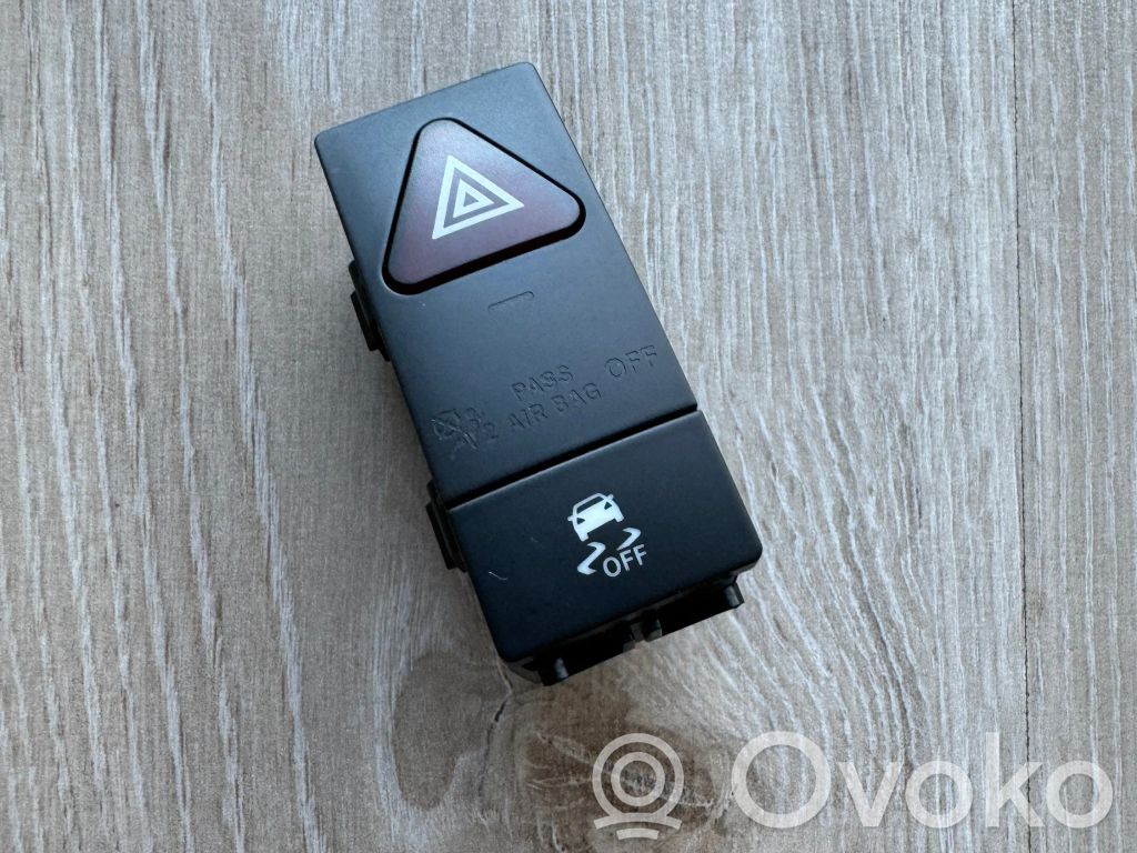 Mercedes-Benz E W212 Hazard light switch 