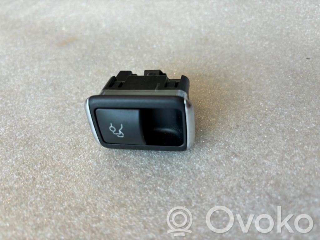 Mercedes-Benz E W212 Tailgate opening switch 