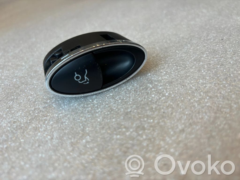 Mercedes-Benz E W211 Tailgate opening switch 