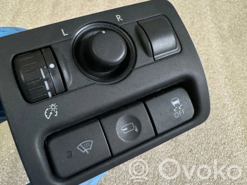 Subaru Legacy Wing mirror switch 