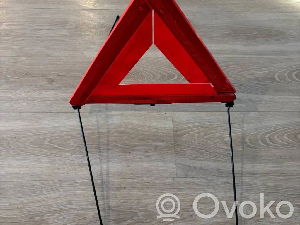 Mercedes-Benz C W204 Triangle d'avertissement 