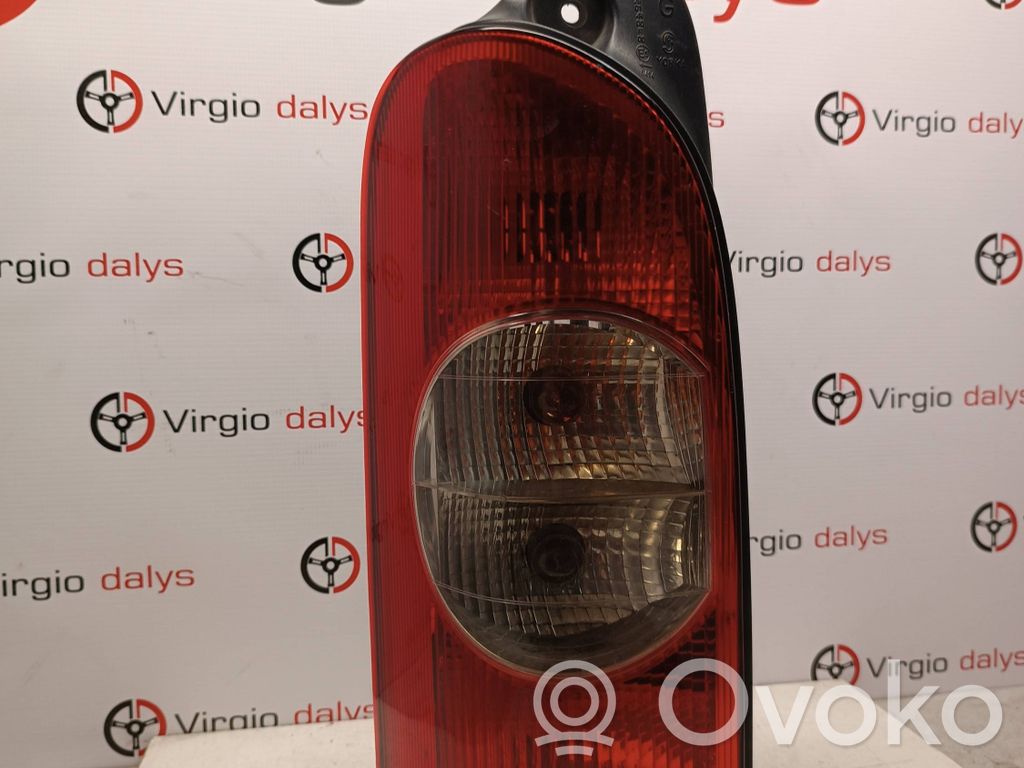 Renault Master II Aizmugurējais lukturis virsbūvē 