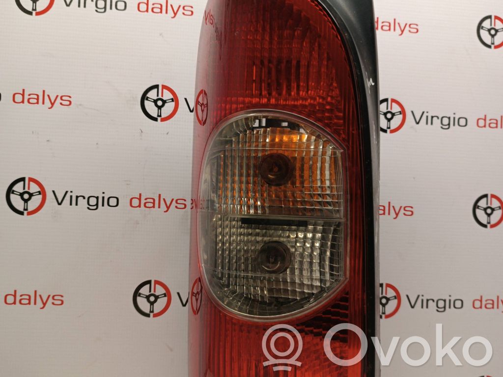 Renault Master II Aizmugurējais lukturis virsbūvē 