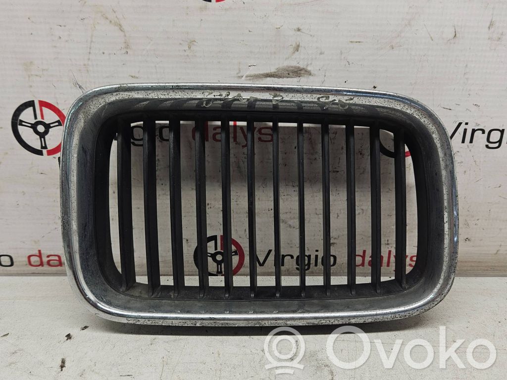 Front grill   8122238