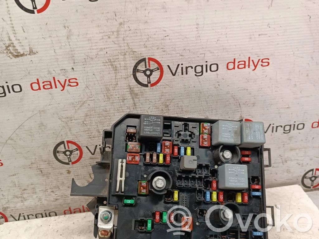 Opel Corsa E Fuse module 