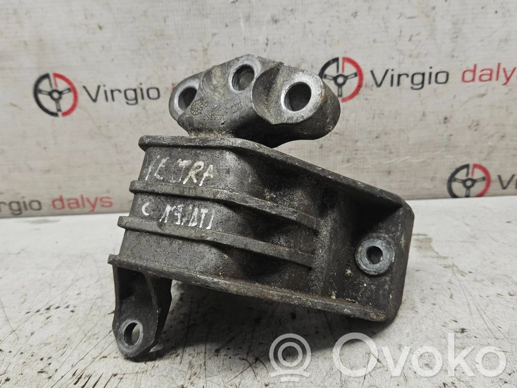 Engine mount bracket   V05369,2226