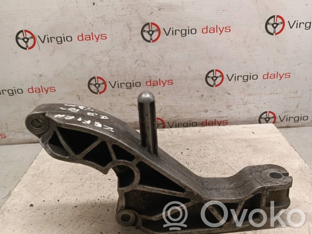 Opel Zafira B Engine mounting bracket 