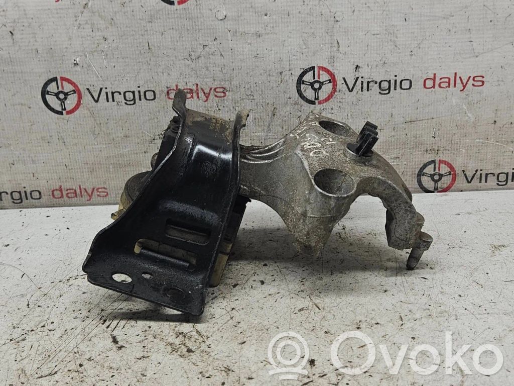 Dacia Duster Engine mount bracket 