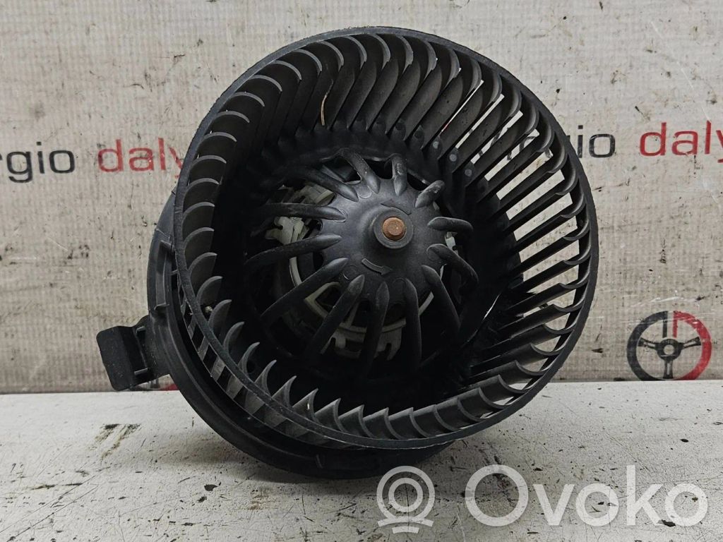 Renault Clio III Mazā radiatora ventilators 