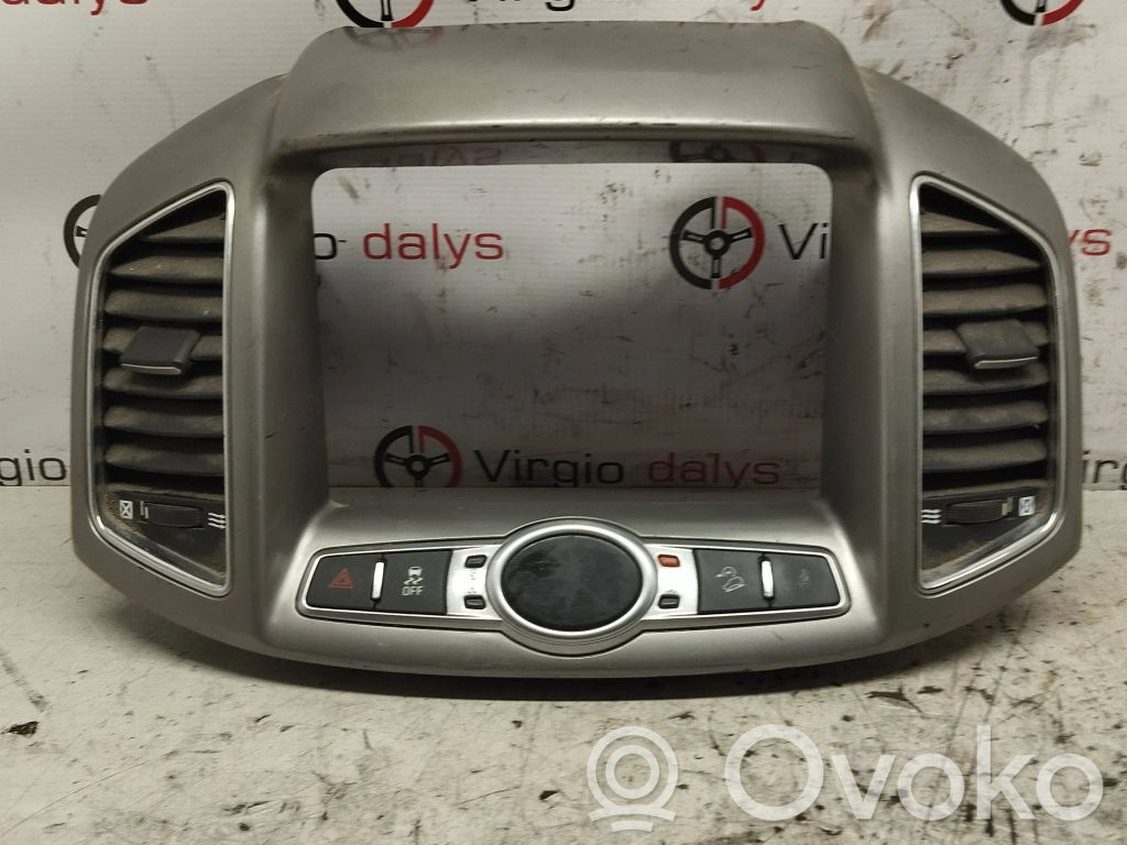 Chevrolet Captiva Radiouztvērēja / navigācija dekoratīvā apdare 