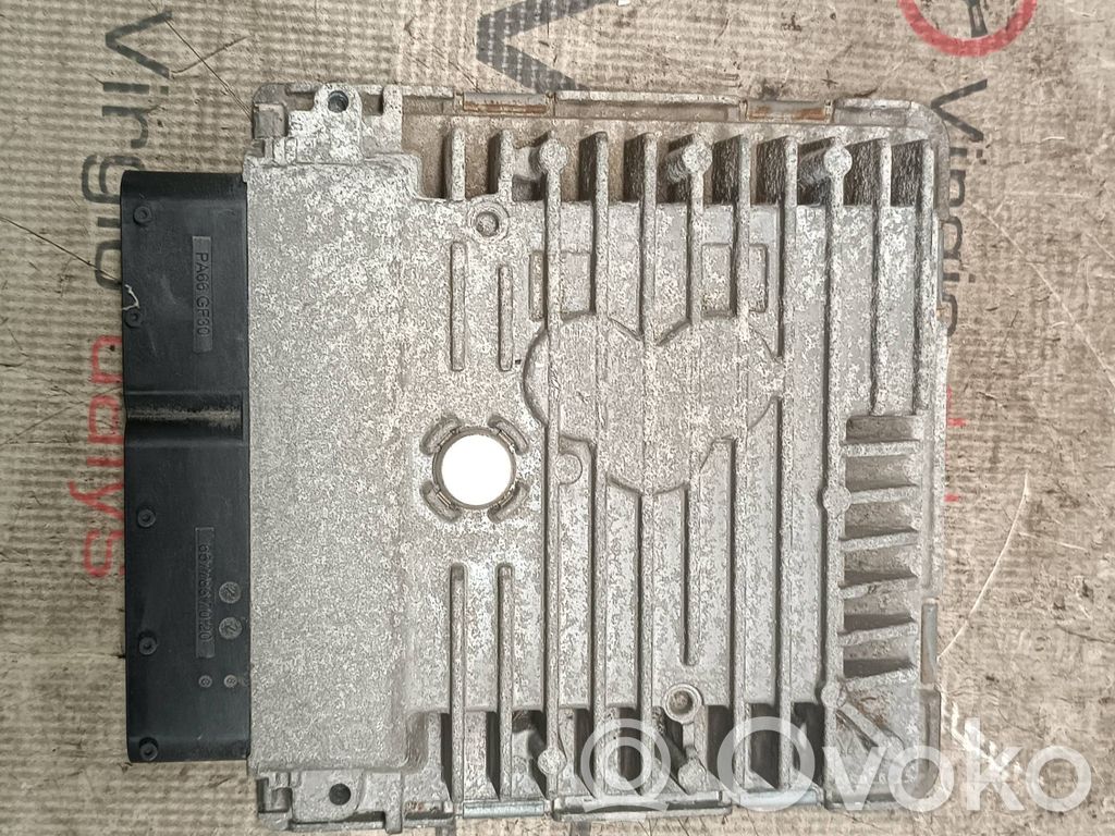 Volkswagen Golf VI Engine control unit/module 