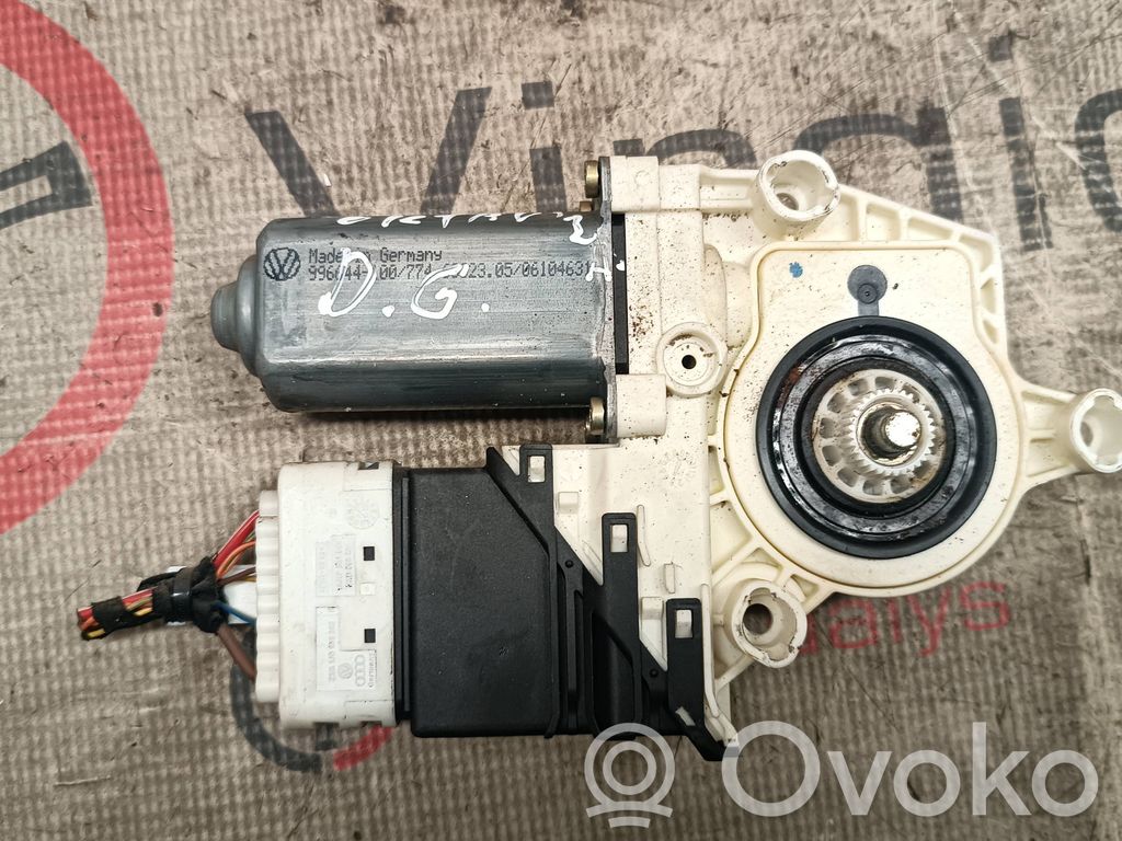 Skoda Octavia Mk2 (1Z) Silniczek podnoszenia szyby drzwi tylnych 