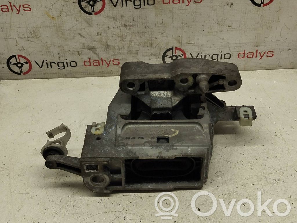 Engine mount bracket   172768,101214,6853444