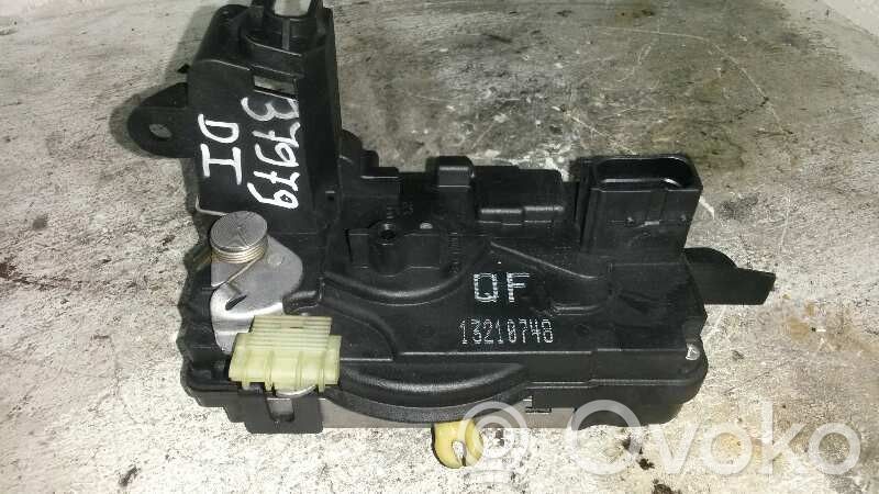 Opel Zafira B Zamek drzwi przednich 
