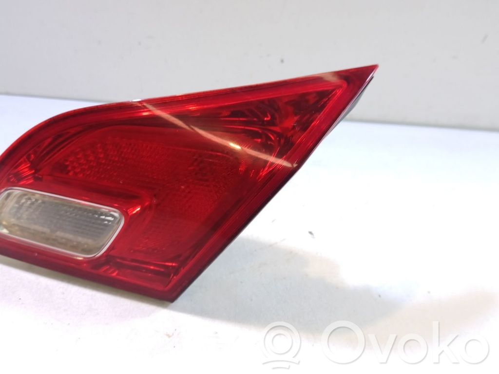 Opel Astra J Luz trasera/de freno 