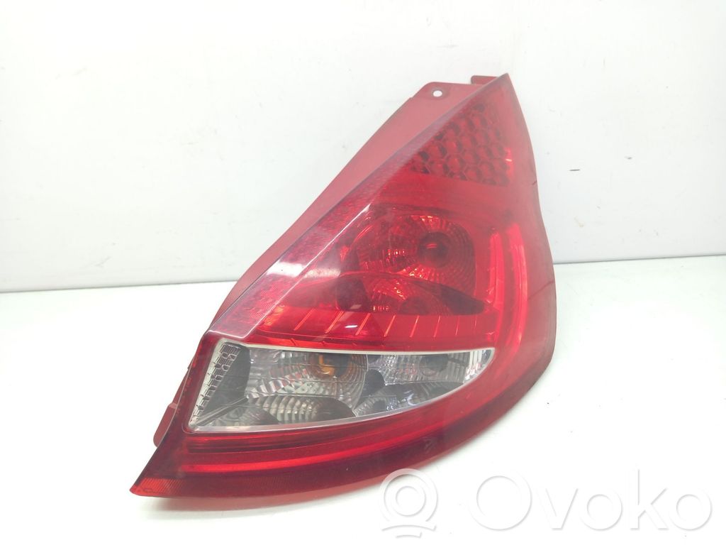 Luz trasera/de freno   8A6113404A