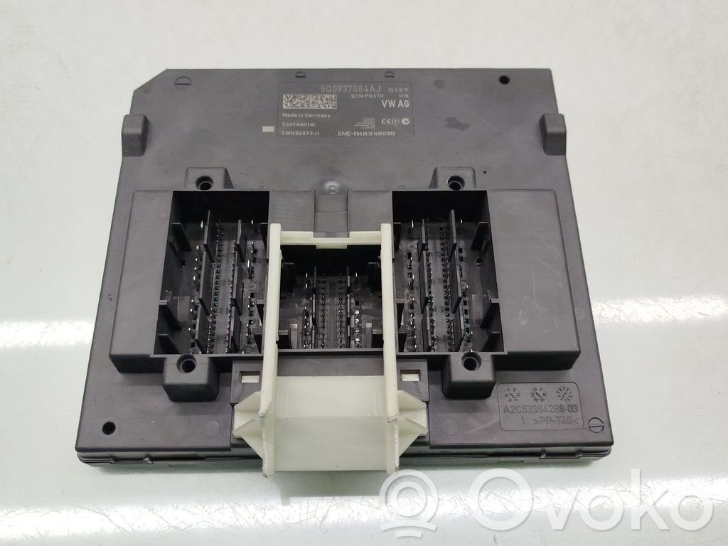 Autres unités de commande / modules   5Q0937084AJ,BCMPQ37H