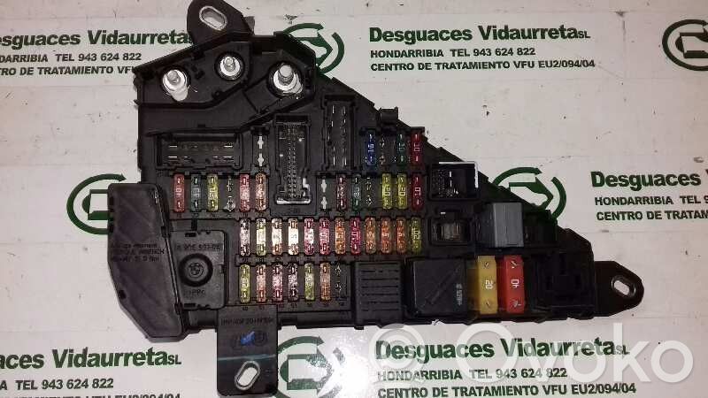 BMW 5 E60 E61 Fuse module 
