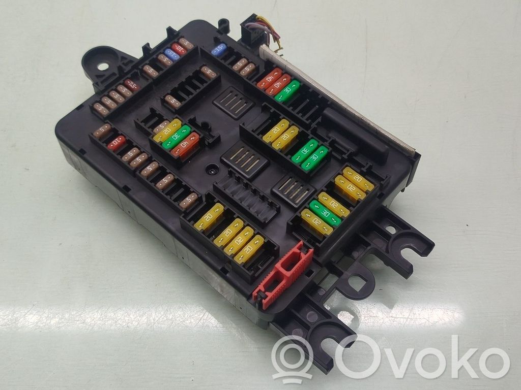 BMW 4 F32 F33 Ramka / Moduł bezpieczników 