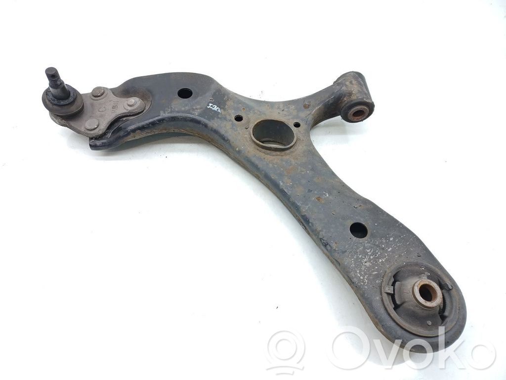 Toyota Verso Querlenker vorne 