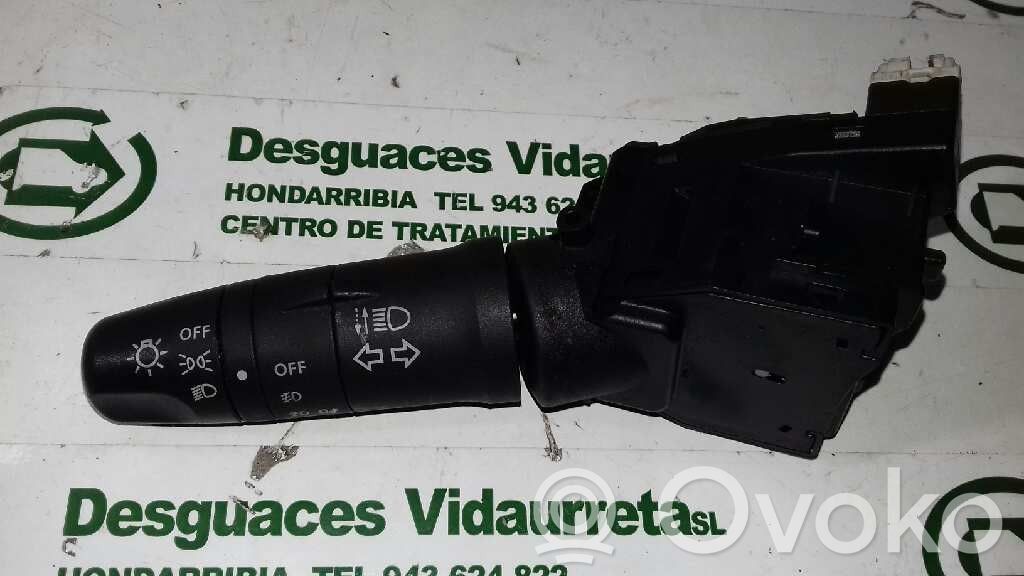 Nissan X-Trail T30 Interruptor de control del panel de luces 