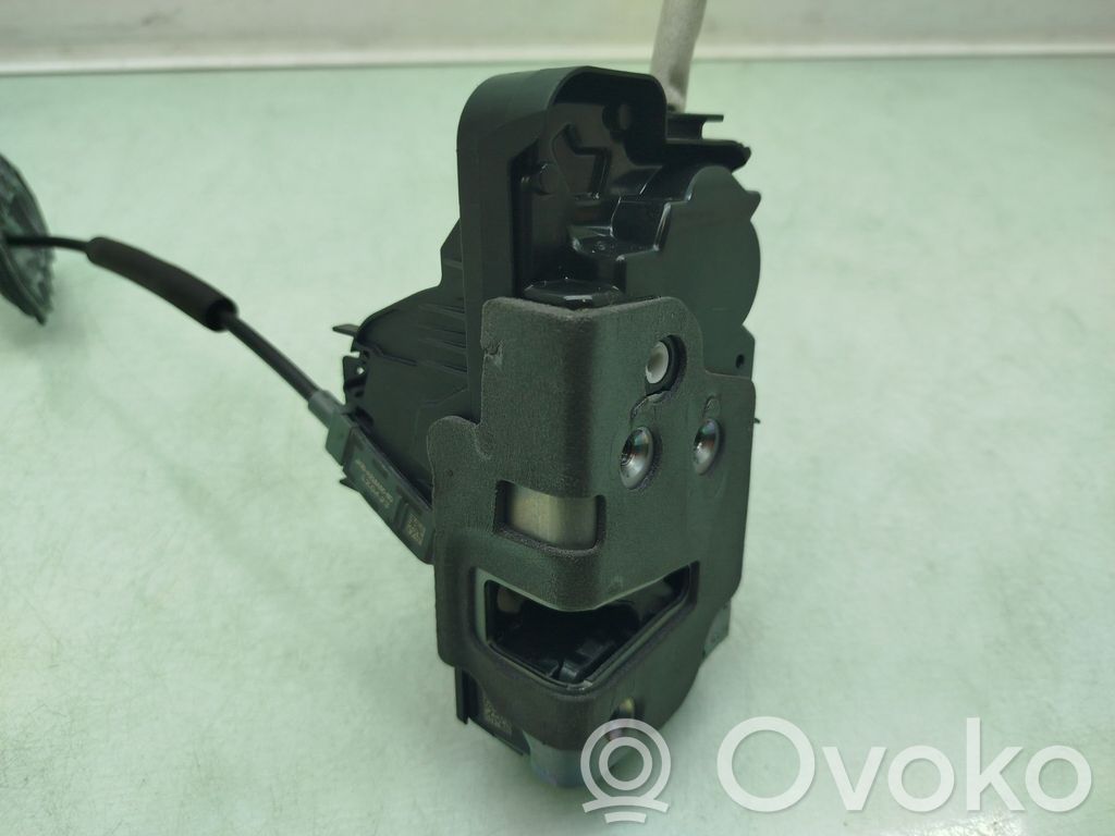 Ford Focus Takaoven lukko 