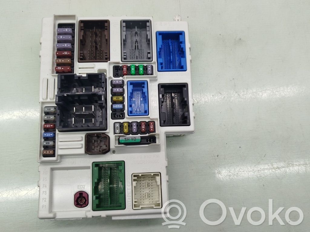 Peugeot 308 Fuse module 