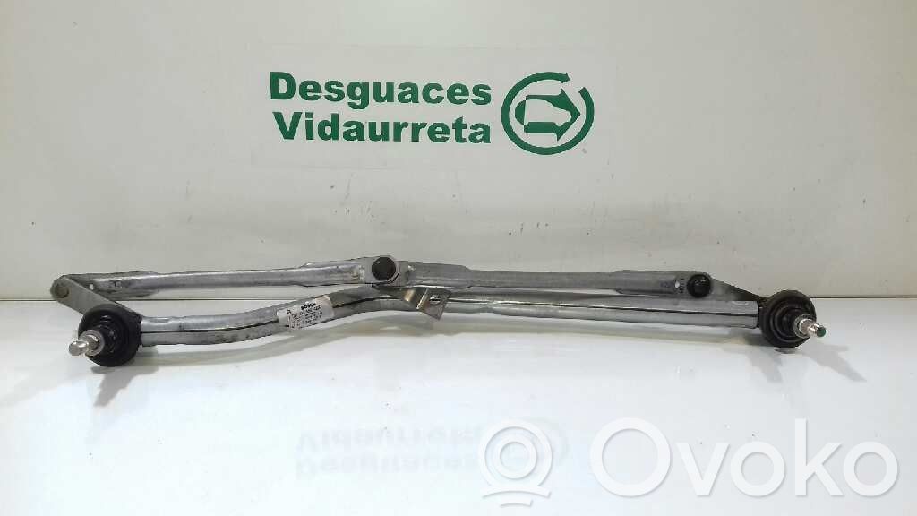 BMW 3 E46 Priekinio stiklo valytuvų kojelė 