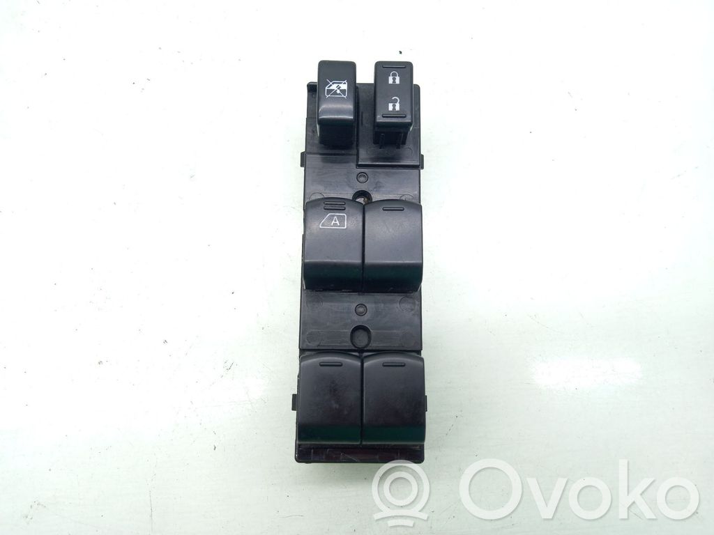Subaru XV Electric window control switch 