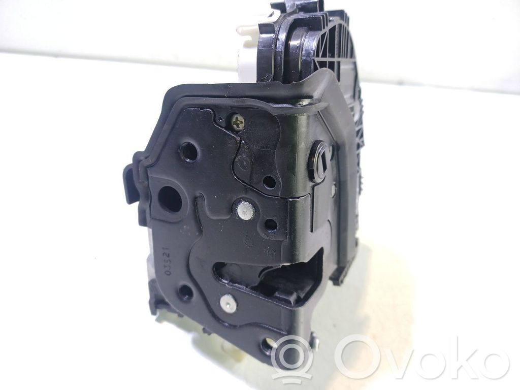 Audi A4 S4 B9 8W Serratura portiera posteriore 